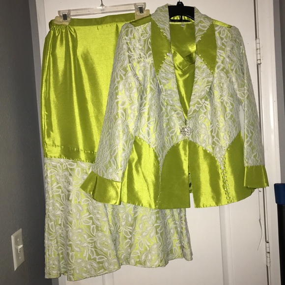 WOMENS’ LACE-ACCENTED SKIRT SUIT - Picture 5 of 8